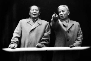 历史如何转折：邓小平的7项决议