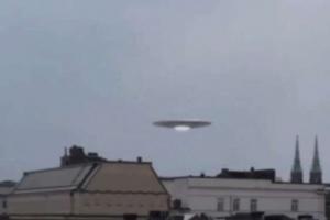 男子住酒店，窗外看到“UFO”在向地面放不明物体，至今还是谜