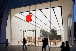 今天，Apple Store 将你最熟悉的苹果标变红了