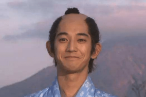 古代日本男人为何都留秃顶发型？不是由刀剃出来，而是一根根拔掉