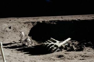 嫦娥发来月球照片，上面似乎有些不寻常的东西！