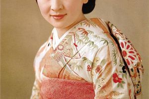 美智子拒绝与天皇合葬，浮华背后日本皇后有多少屈辱？