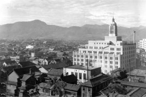 1945年美军占领日本札幌，闲时总离不开日本女人陪伴