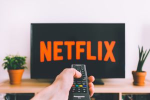 苹果、迪士尼等转守为攻投入内容，Netflix却在忙着改善经营