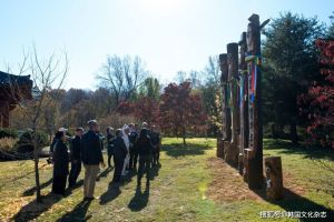 Jong-HeungKim，美国贝尔花园公园我做了一个木雕作品！