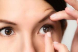 经常戴隐形眼镜对眼睛有坏处吗，视力下降/引起许多眼部疾病