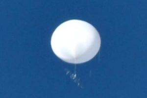 日本上空出现不明球体是何物：身份不明(可能是探空气球)