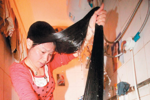 世界上最長的頭發:生長快如韭菜(最長5.68米)