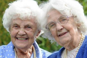 世界上最長壽雙胞胎:度過106個生日(經歷一戰二戰)