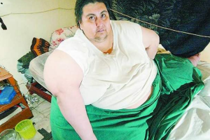 世界上最胖的男人曼努埃爾·烏里韋:重半噸(無法行走)