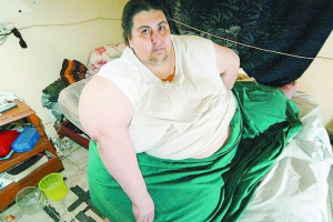世界上最胖的男人:重達1194斤(連續9年未下床)