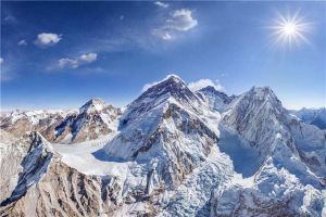 世界第一高峰是哪個 珠穆朗瑪峰（位于中國尼泊爾邊境）
