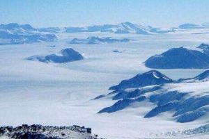 世界上风最大的地方，南极/风速100米/秒（全年8级风）